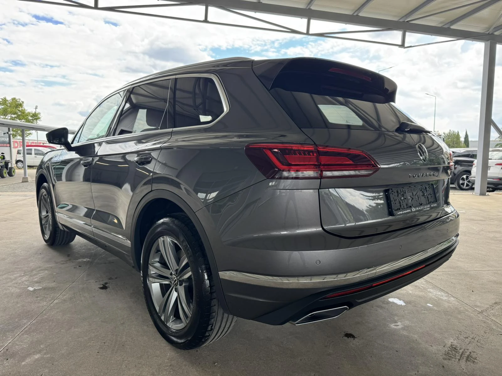 VW Touareg 3.0TDI V6* 231ps* КОЖА* НАВИ* LED* DISTRONIC, снимка 3 - Автомобили и джипове - 54629198