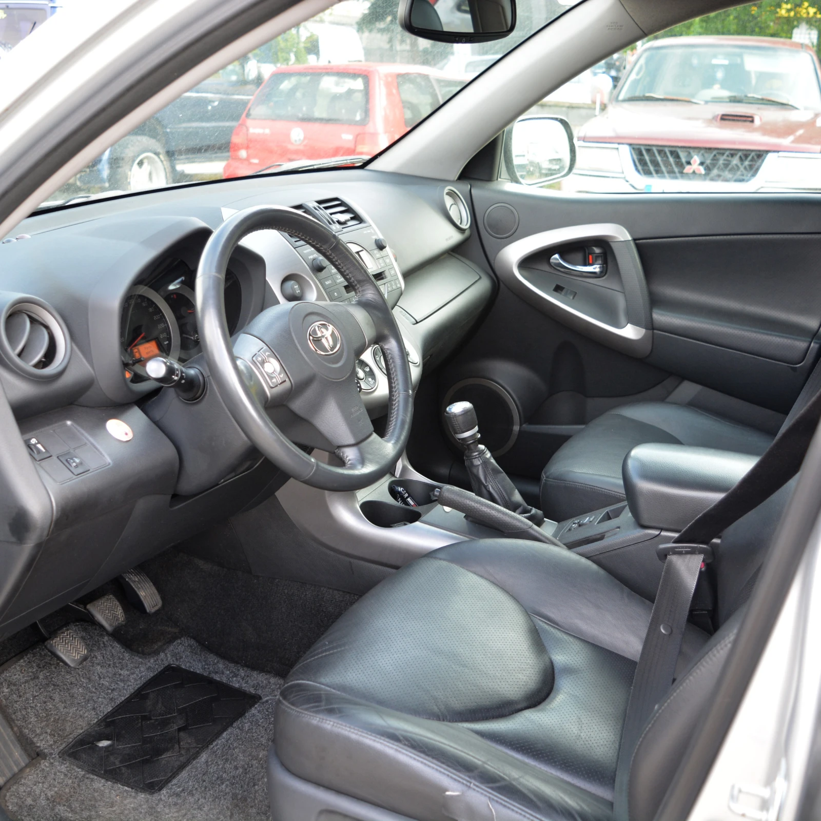 Toyota Rav4 2.2 D-Cat, снимка 6 - Автомобили и джипове - 54829879