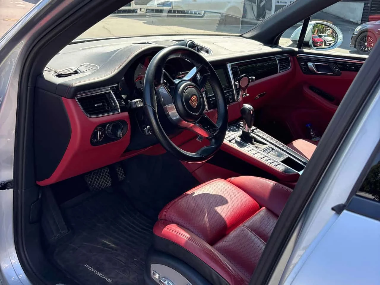 Porsche Macan * S * ШИТО ТАБЛО* ЧЕРВЕН САЛОН* ПАНОРАМА* , снимка 7 - Автомобили и джипове - 55167296
