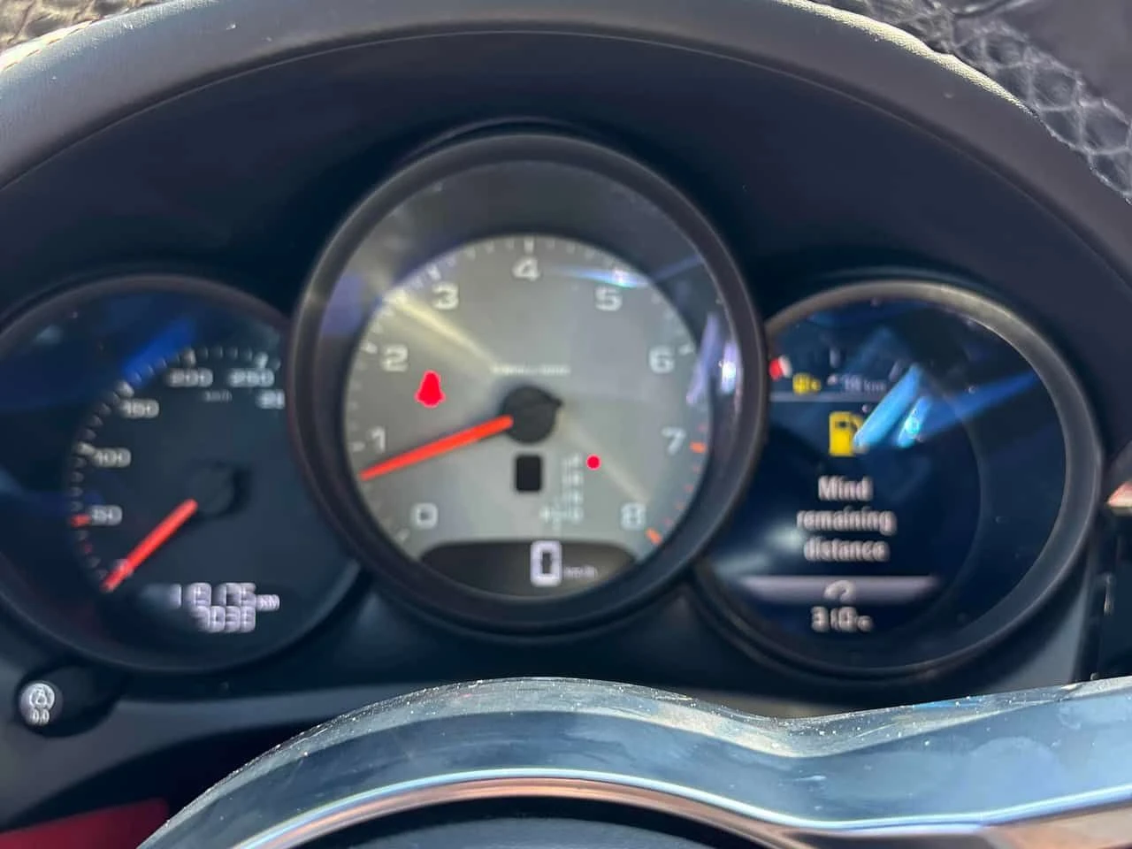 Porsche Macan * S * ШИТО ТАБЛО* ЧЕРВЕН САЛОН* ПАНОРАМА* , снимка 8 - Автомобили и джипове - 55167296