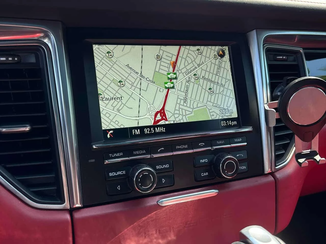 Porsche Macan * S * ШИТО ТАБЛО* ЧЕРВЕН САЛОН* ПАНОРАМА* , снимка 9 - Автомобили и джипове - 55167296