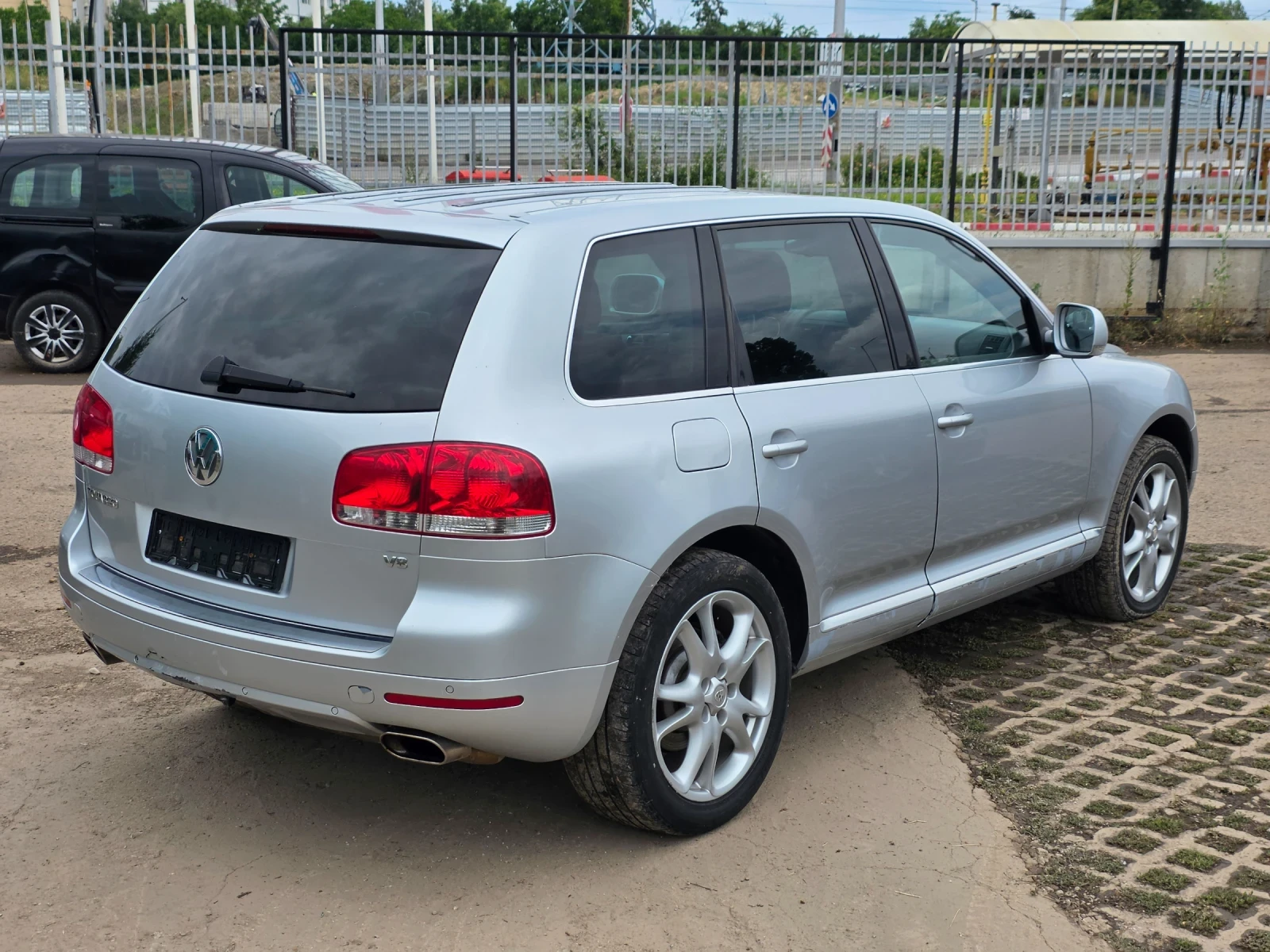 VW Touareg 4.2i INDIVIDUAL НОВ ВНОС, снимка 4 - Автомобили и джипове - 55187952