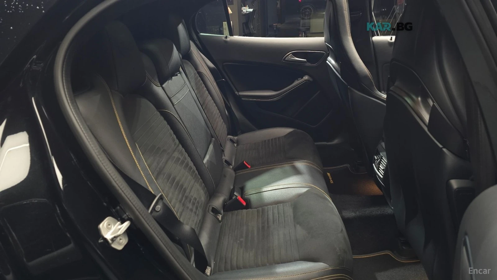 Mercedes-Benz GLA 45 AMG 4MATIC* 50th Anniversary Edition* Кожа* Подгрев* , снимка 11 - Автомобили и джипове - 56047838