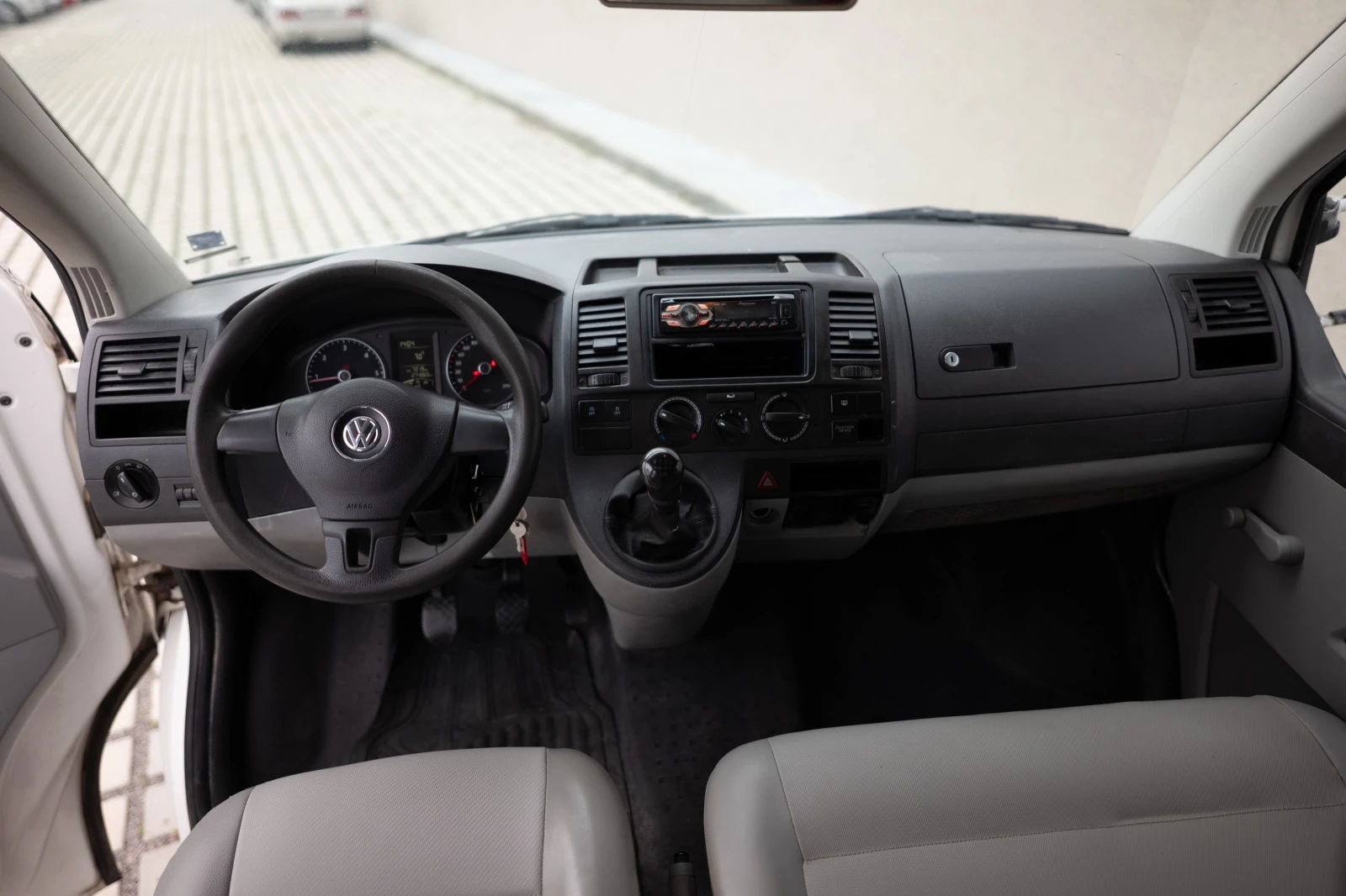 VW T5 DOKA ОБСЛУЖЕН, снимка 12 - Бусове и автобуси - 54949246