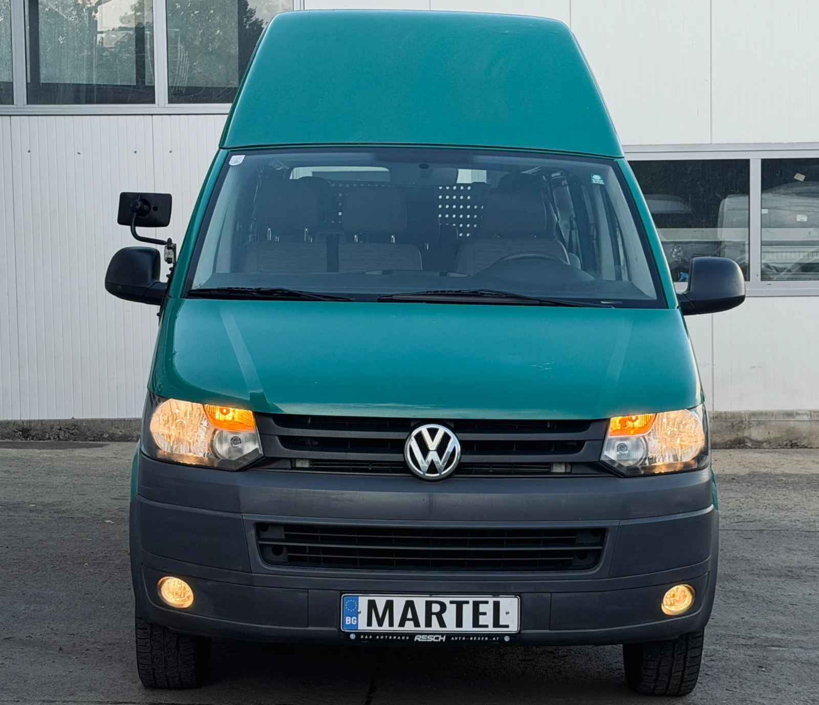VW T5 2.0TDI / КЛИМА / 9-МЕСТА, снимка 2 - Бусове и автобуси - 55401249