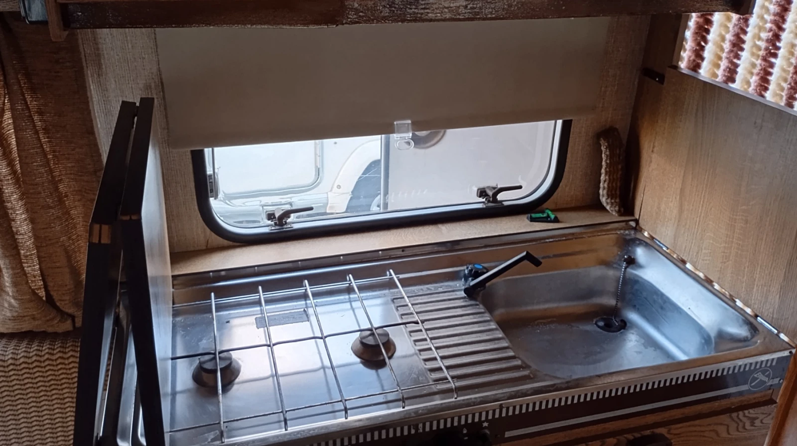 Каравана HYMER / ERIBA 380, снимка 9 - Каравани и кемпери - 53798046