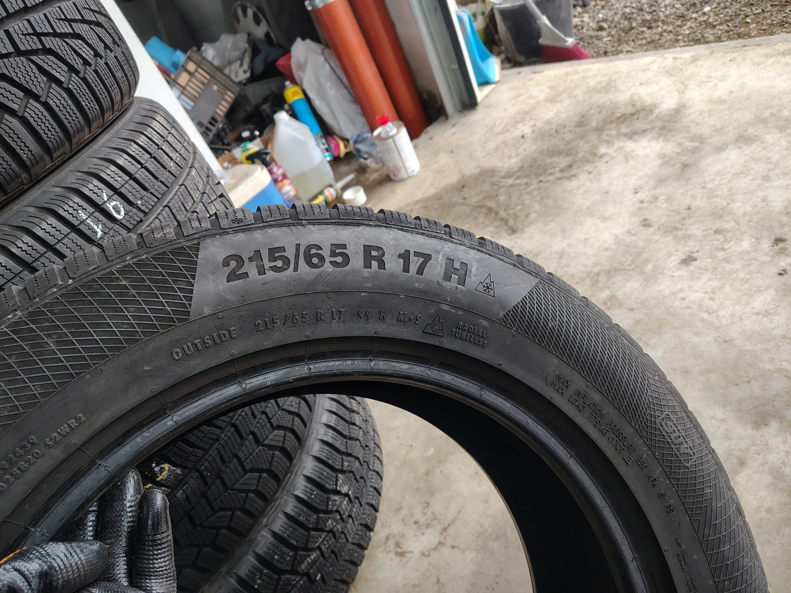 Гуми Зимни 215/65R17, снимка 6 - Гуми и джанти - 55840776