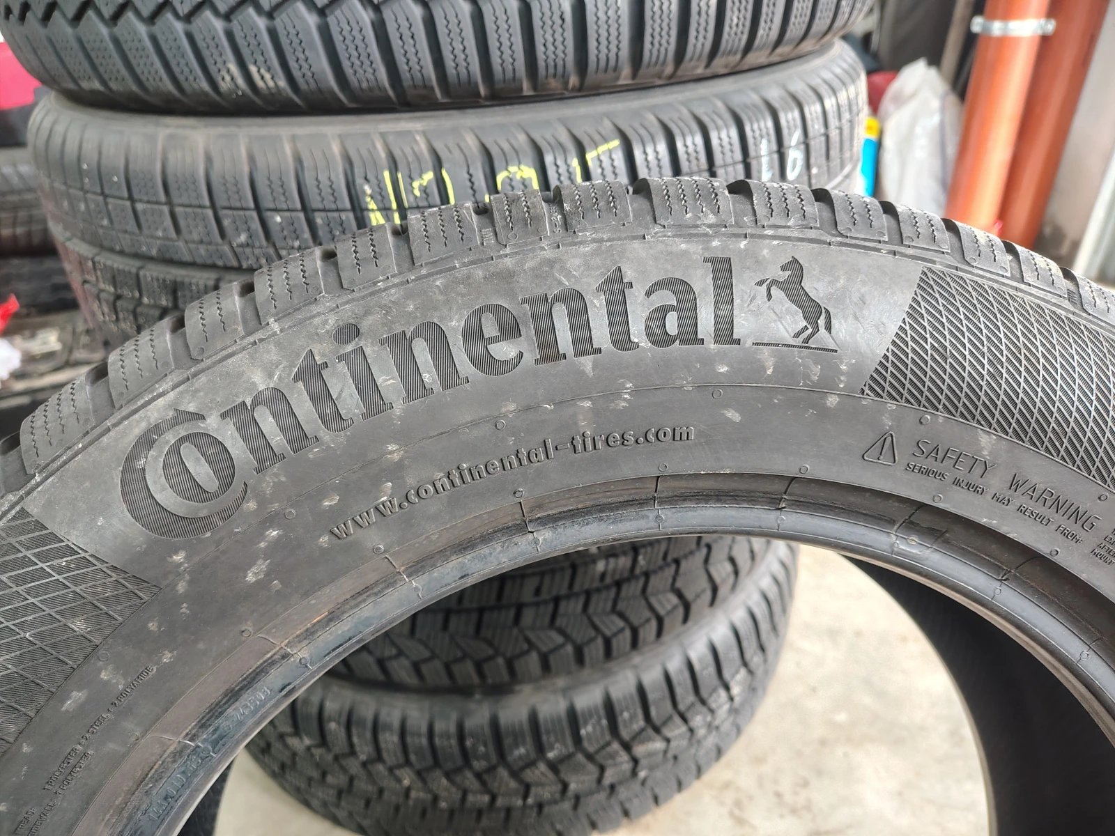 Гуми Зимни 215/65R17, снимка 3 - Гуми и джанти - 55840776