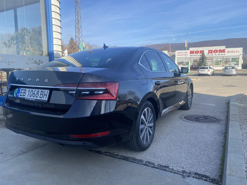 Skoda Superb 2.0 AUTO, снимка 4 - Автомобили и джипове - 48209963