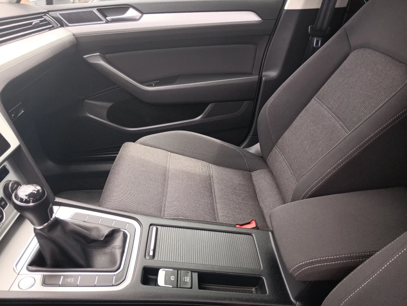 VW Passat В8 Comfort Line, снимка 10 - Автомобили и джипове - 53162475