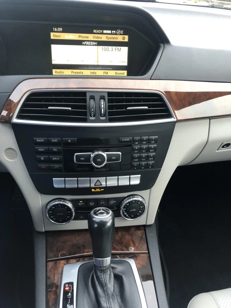 Mercedes-Benz C 250, снимка 7 - Автомобили и джипове - 52544240