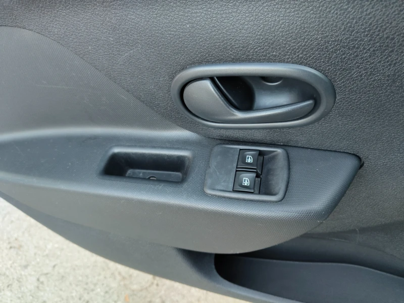 Dacia Sandero, снимка 15 - Автомобили и джипове - 53406340