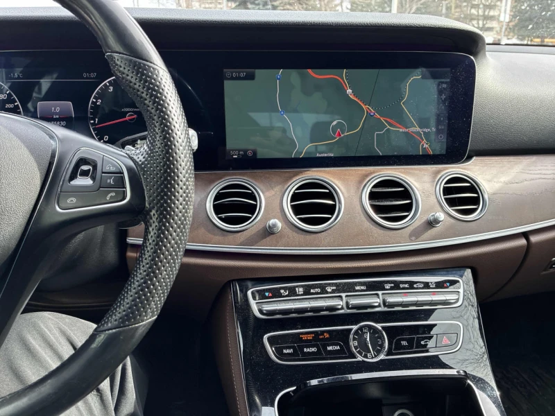 Mercedes-Benz E 400 4MATIC * ГЛАВНО ПРЕДСТАВИТЕЛСТВО НА MERCEDES * , снимка 9 - Автомобили и джипове - 53484199