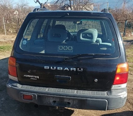 Subaru Forester 2.0i 125 кс 4X4, снимка 4 - Автомобили и джипове - 46354604