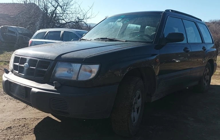 Subaru Forester 2.0i 125 кс 4X4, снимка 3 - Автомобили и джипове - 46354604