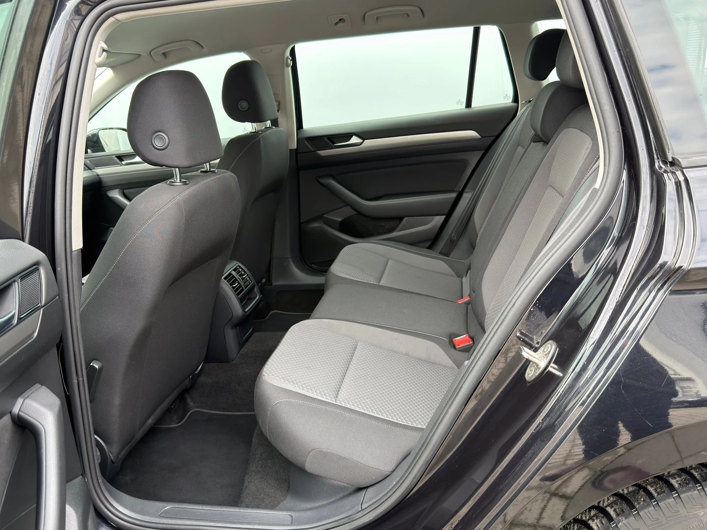 VW Passat Business 2.0 TDI SCR DSG | Mobile.bg � ����������� 7