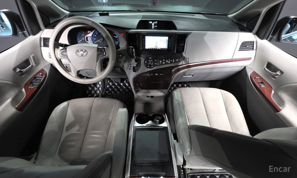 Toyota Sienna, снимка 7 - Автомобили и джипове - 53758174