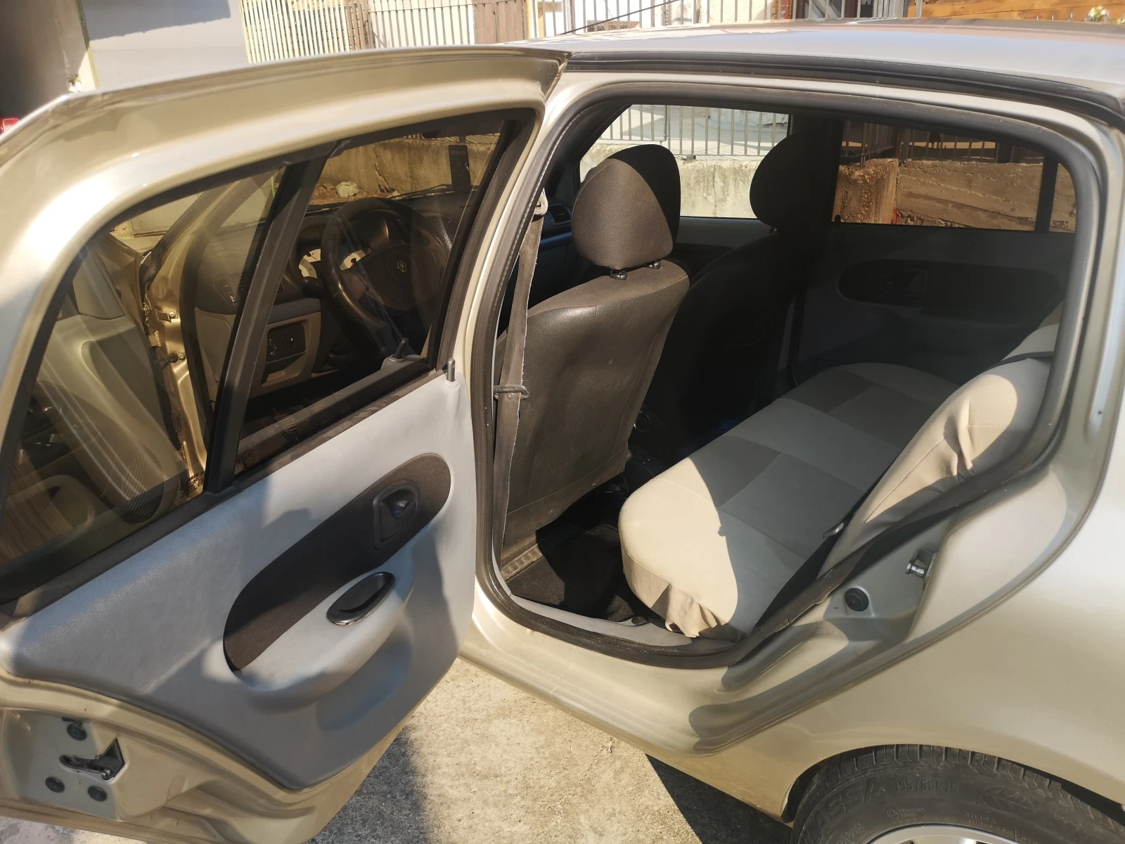 Renault Clio, снимка 8 - Автомобили и джипове - 54142344