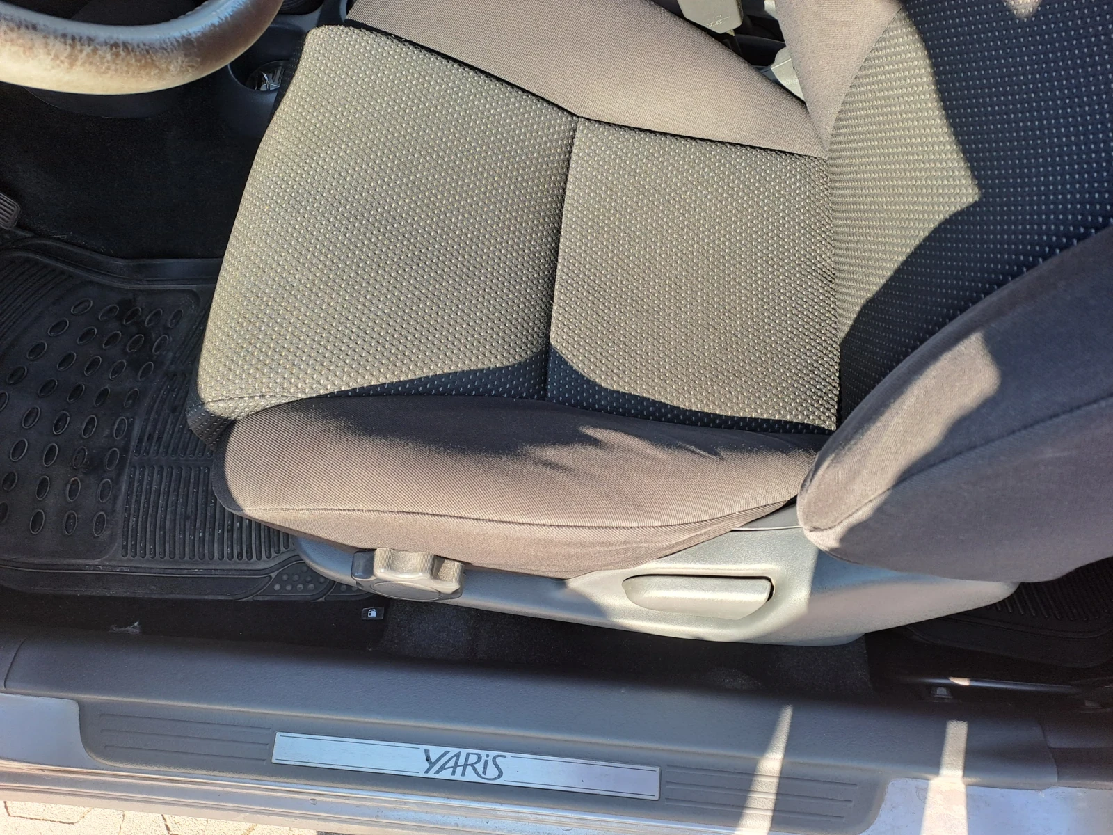 Toyota Yaris 1.5 vt-i, снимка 10 - Автомобили и джипове - 54843018