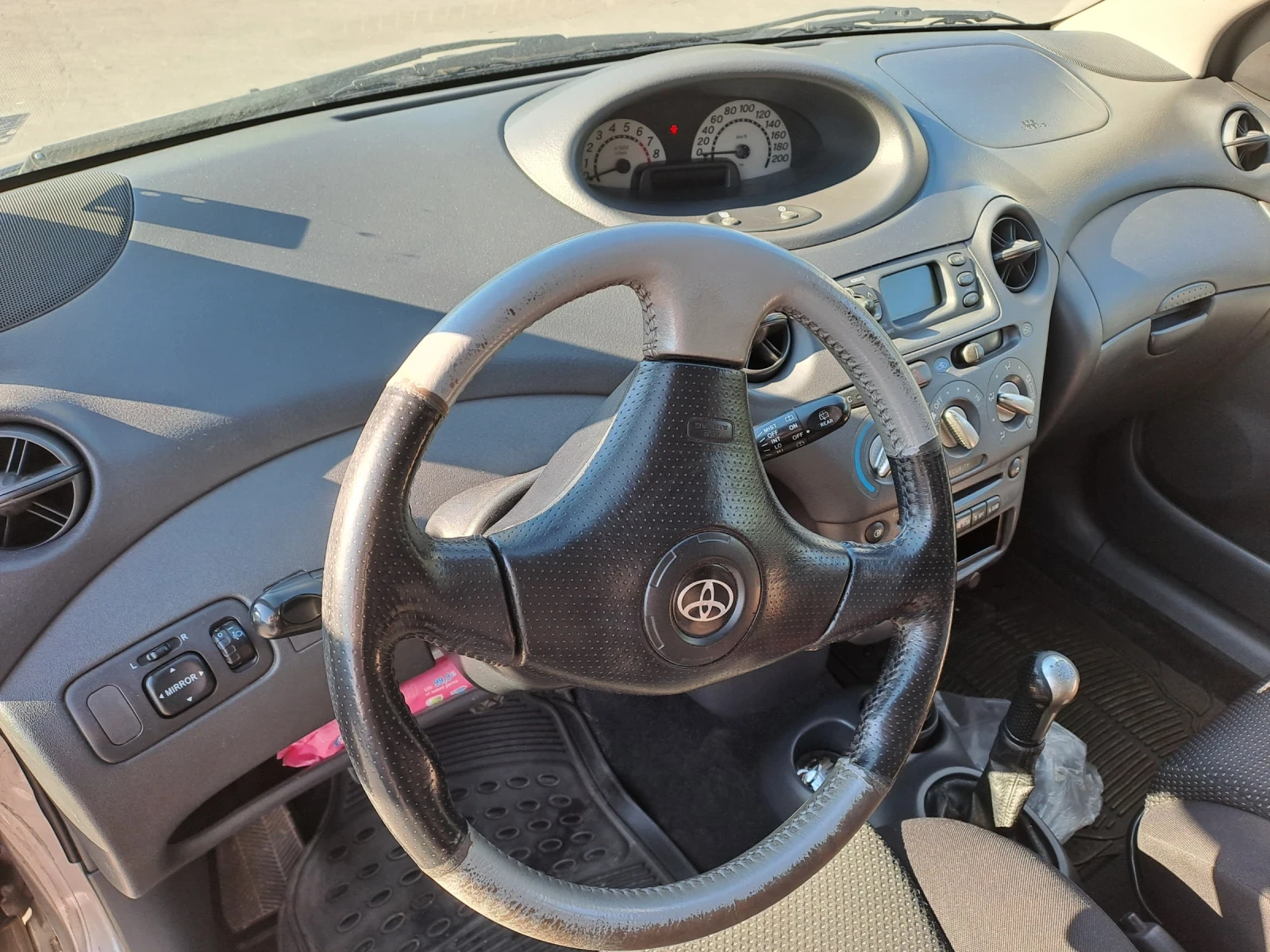 Toyota Yaris 1.5 vt-i, снимка 8 - Автомобили и джипове - 54843018