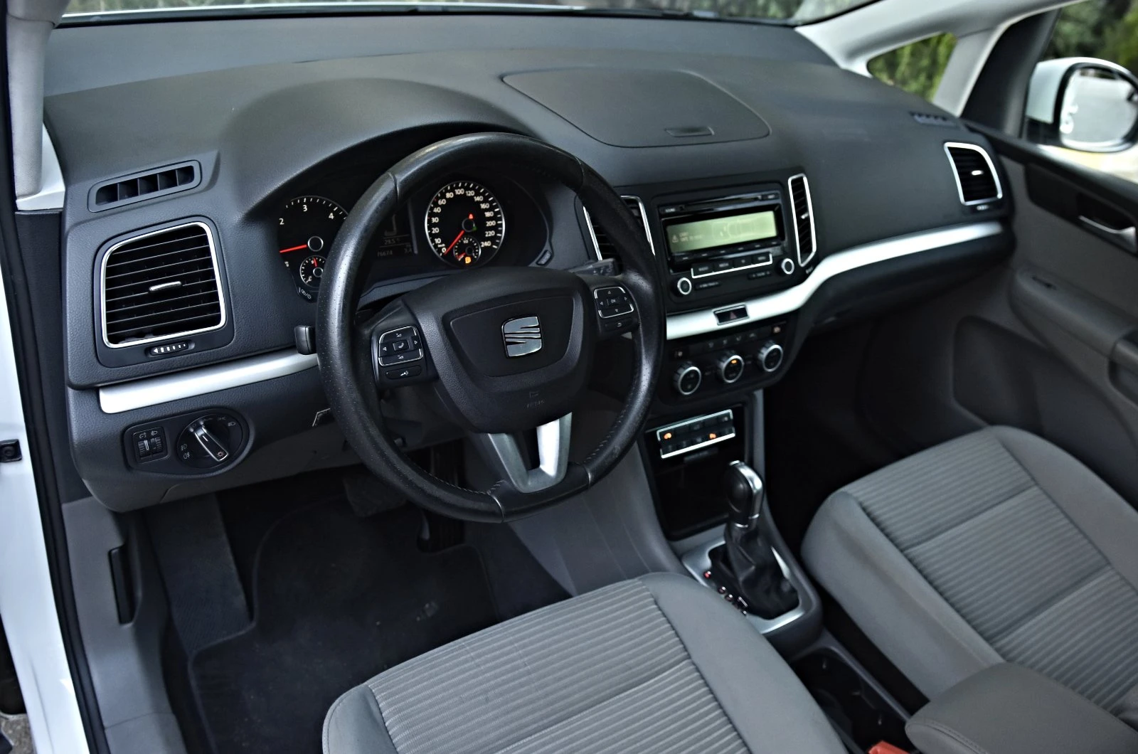 Seat Alhambra, снимка 10 - Автомобили и джипове - 55383133