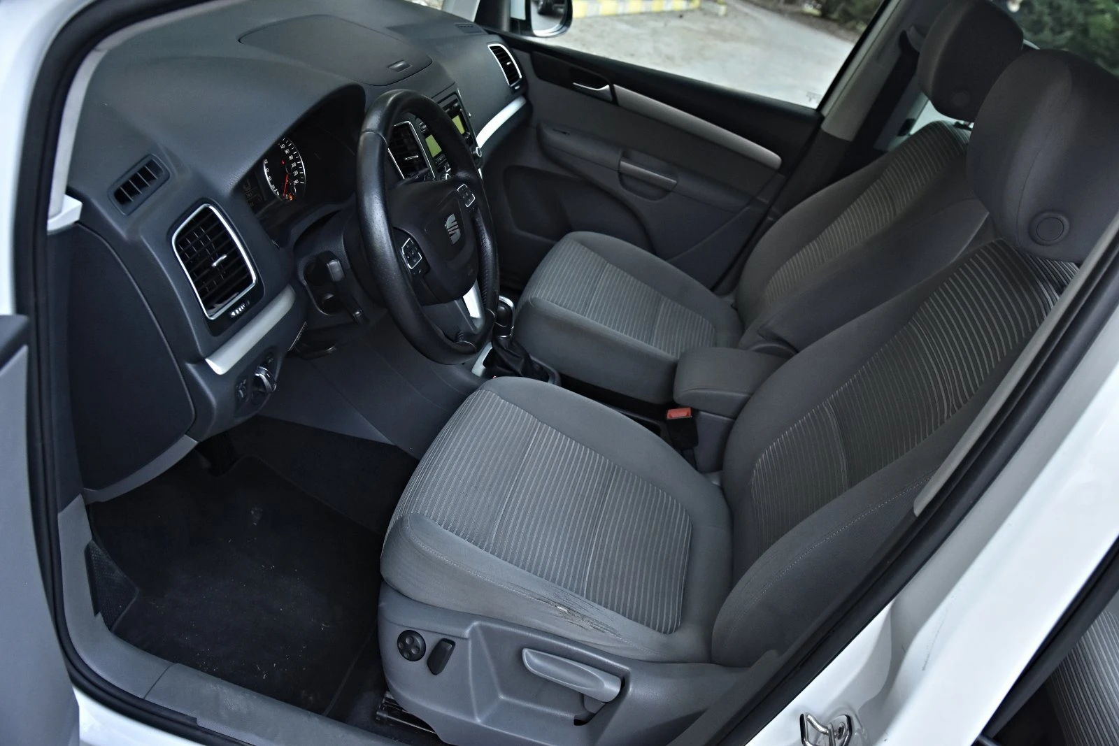 Seat Alhambra, снимка 3 - Автомобили и джипове - 55383133