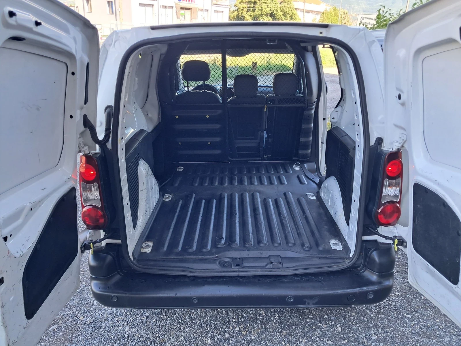 Citroen Berlingo 1.6 HDI EURO 5B, снимка 9 - Автомобили и джипове - 55419002
