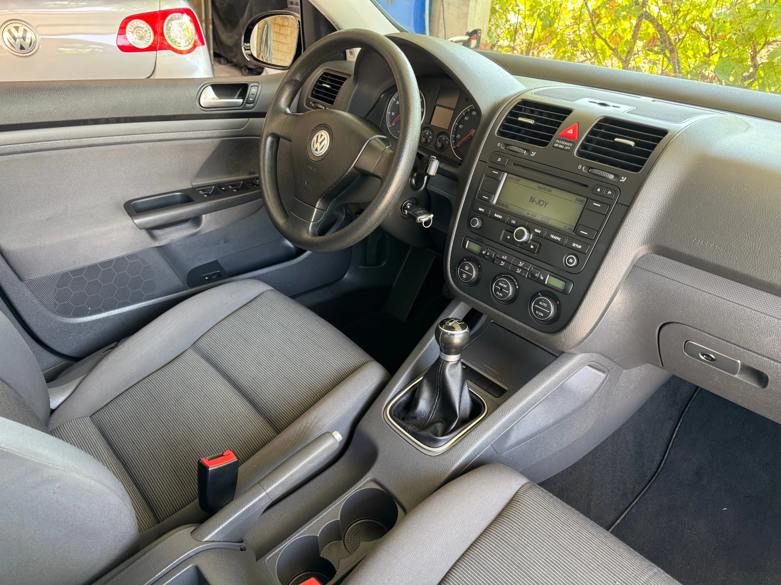 VW Golf КАТО НОВ, снимка 16 - Автомобили и джипове - 55704598