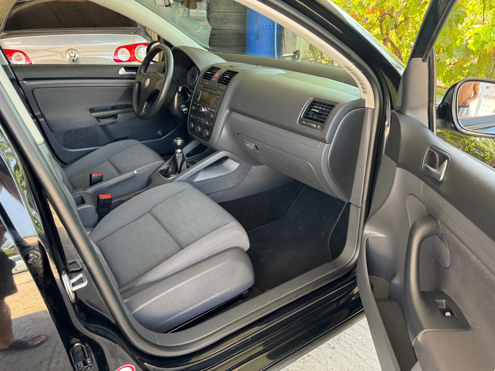 VW Golf КАТО НОВ, снимка 15 - Автомобили и джипове - 55704598