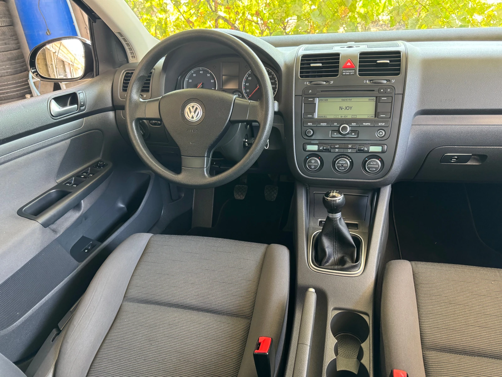 VW Golf КАТО НОВ, снимка 8 - Автомобили и джипове - 55704598