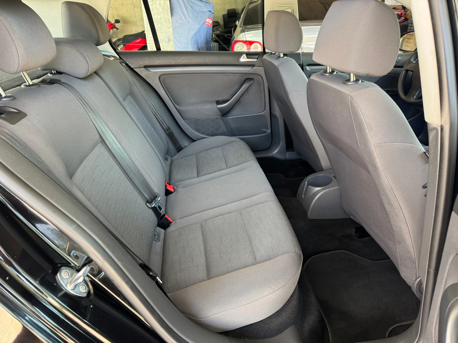 VW Golf КАТО НОВ, снимка 11 - Автомобили и джипове - 55704598