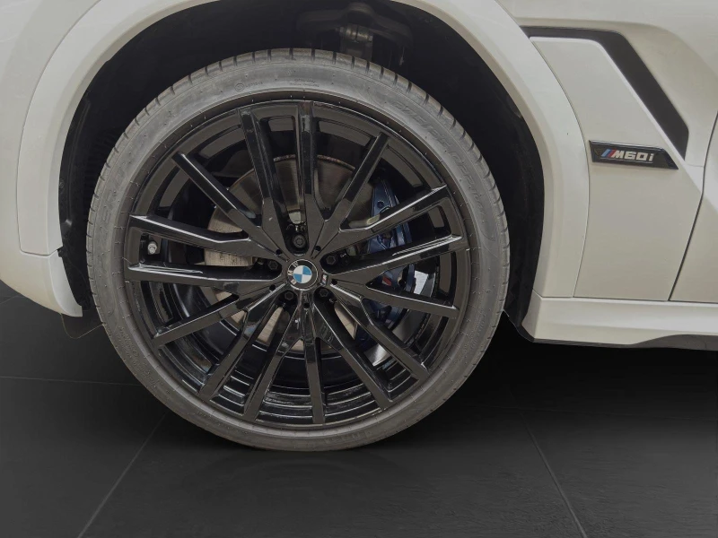 BMW X6 M60i/xDrive/FACELIFT/SKY LOUNGE/H&K/LED/CAMERA/, снимка 4 - Автомобили и джипове - 52469491