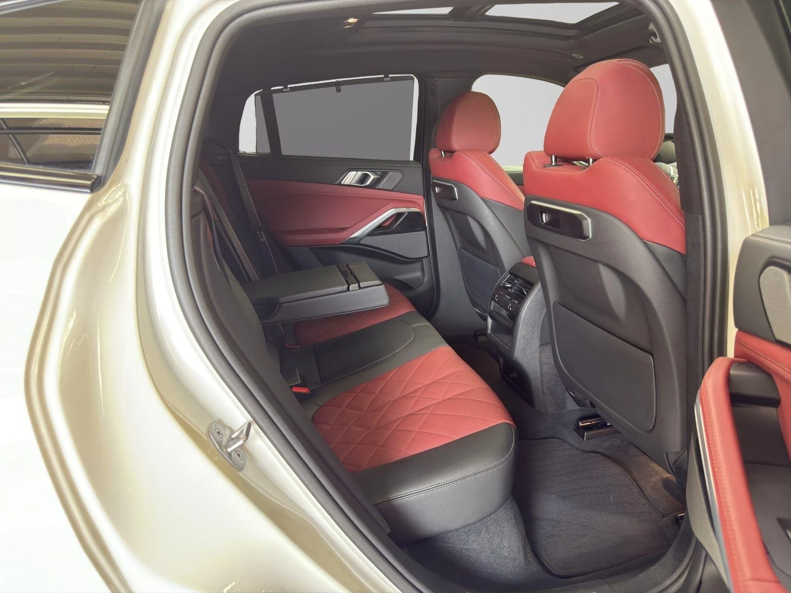 BMW X6 M60i/xDrive/FACELIFT/SKY LOUNGE/H&K/LED/CAMERA/ | Mobile.bg   12