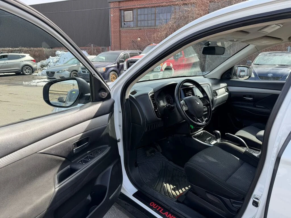 Mitsubishi Outlander ES* S-AWC* КАМЕРА, снимка 8 - Автомобили и джипове - 54340165