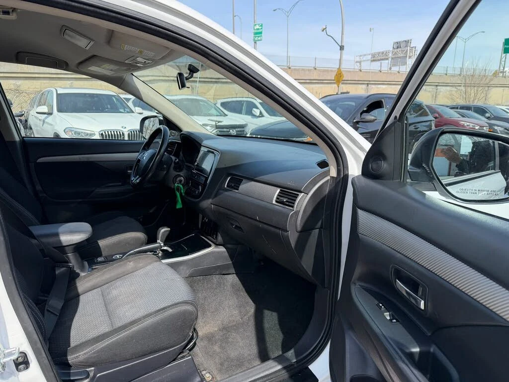 Mitsubishi Outlander ES* S-AWC* КАМЕРА, снимка 10 - Автомобили и джипове - 54340165