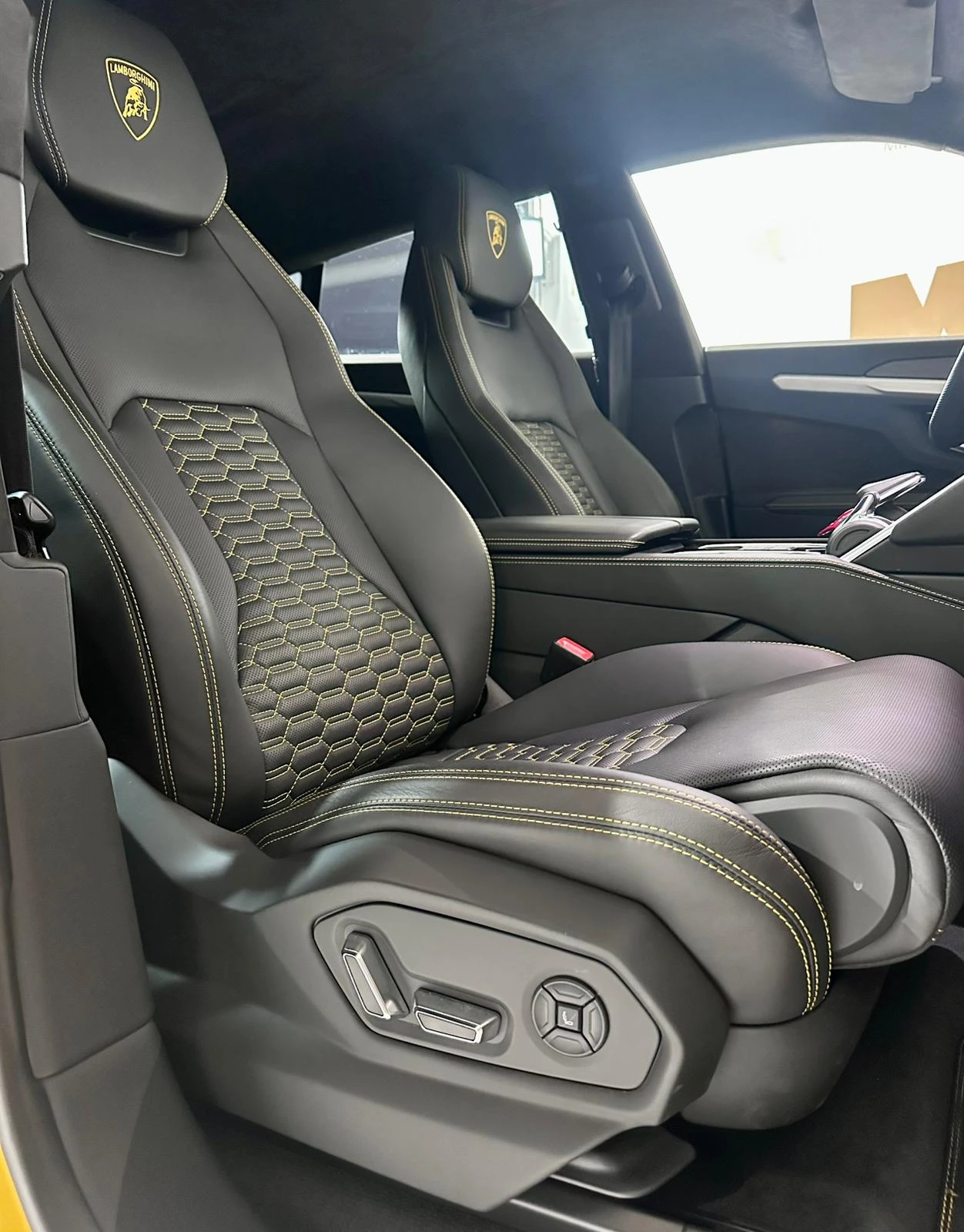 Lamborghini Urus B&O* HuD* Ventilation* PPF* 360, снимка 11 - Автомобили и джипове - 54542114