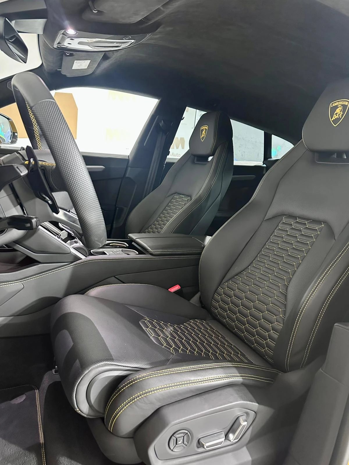 Lamborghini Urus B&O* HuD* Ventilation* PPF* 360, снимка 8 - Автомобили и джипове - 54542114