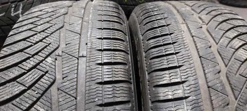 Гуми Зимни 235/55R18, снимка 1 - Гуми и джанти - 30949667