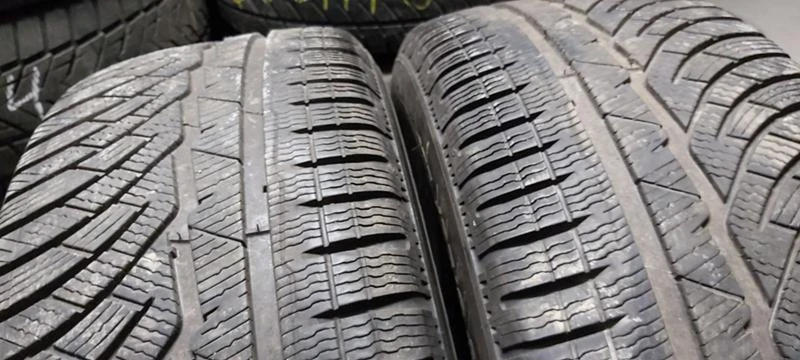 Гуми Зимни 235/55R18, снимка 2 - Гуми и джанти - 30949667