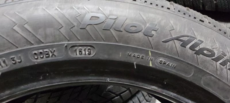 Гуми Зимни 235/55R18, снимка 5 - Гуми и джанти - 30949667