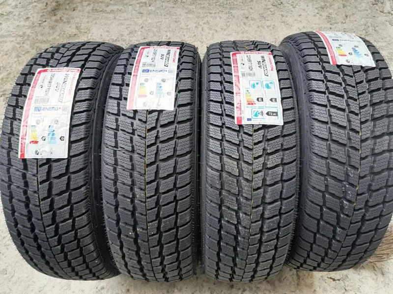 Гуми Зимни 225/65R17, снимка 1 - Гуми и джанти - 34239651