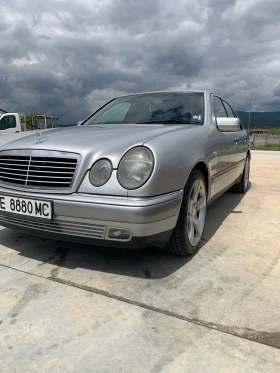  Mercedes-Benz E 220