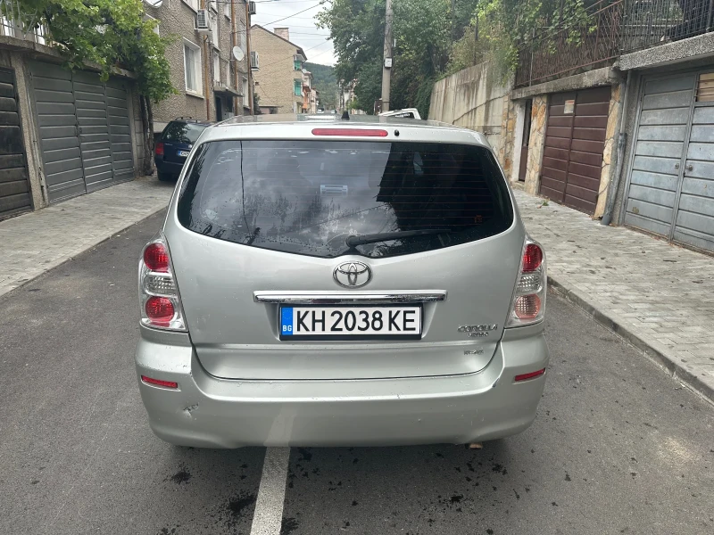 Toyota Verso 2.2 D4D Face Lift, снимка 3 - Автомобили и джипове - 51872086