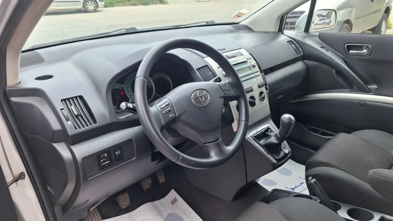 Toyota Verso 2.2 D4D Face Lift, снимка 15 - Автомобили и джипове - 51872086