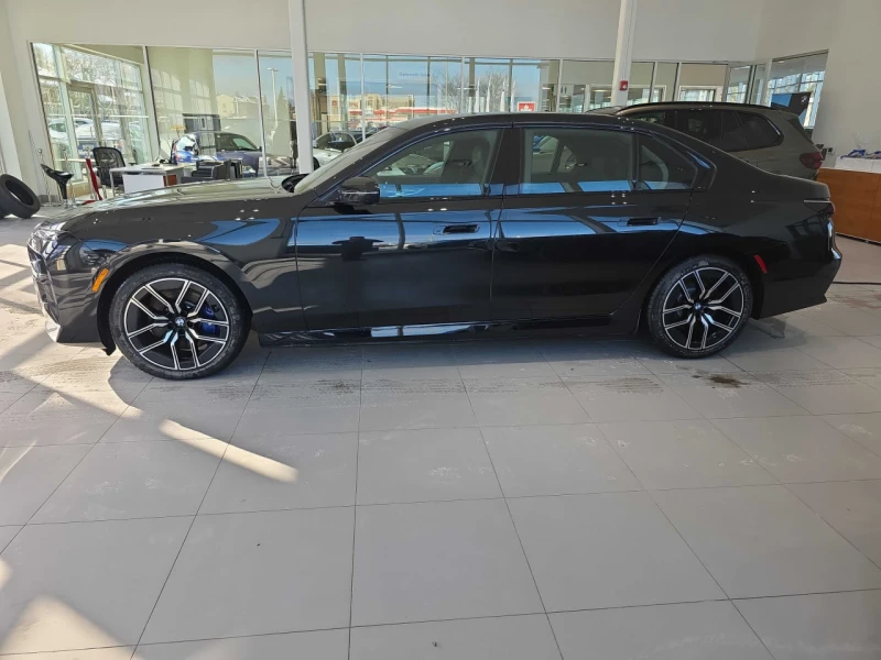 BMW i7 CARFAX* АВТОФИНАНСИРАНЕ БЕЗ ПЪРВОНАЧАЛНА ВНОСКА, снимка 2 - Автомобили и джипове - 52732020