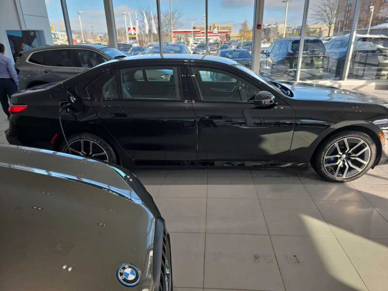 BMW i7 CARFAX* АВТОФИНАНСИРАНЕ БЕЗ ПЪРВОНАЧАЛНА ВНОСКА, снимка 3 - Автомобили и джипове - 52732020