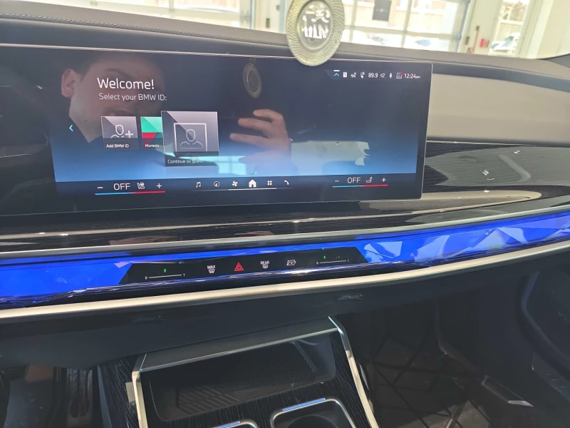 BMW i7 CARFAX* АВТОФИНАНСИРАНЕ БЕЗ ПЪРВОНАЧАЛНА ВНОСКА, снимка 9 - Автомобили и джипове - 52732020