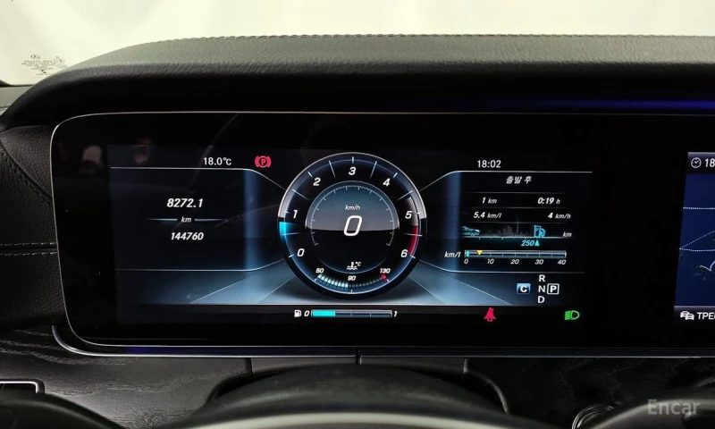 Mercedes-Benz E 220, снимка 8 - Автомобили и джипове - 52885217