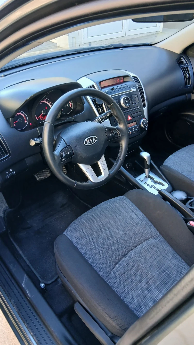 Kia Ceed 1.6 i, снимка 8 - Автомобили и джипове - 53531980