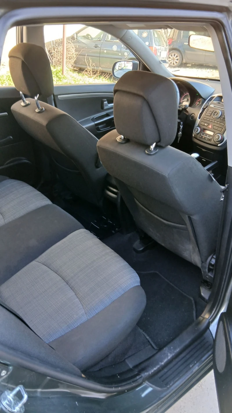 Kia Ceed 1.6 i, снимка 13 - Автомобили и джипове - 53531980